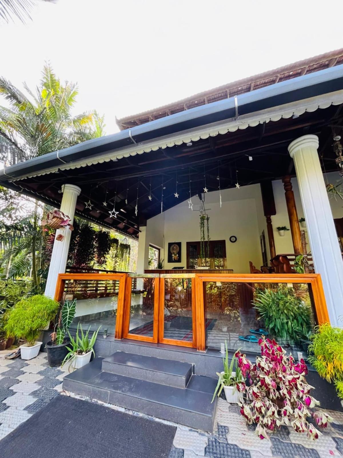 Villa Lush Acres à Thekkady Extérieur photo